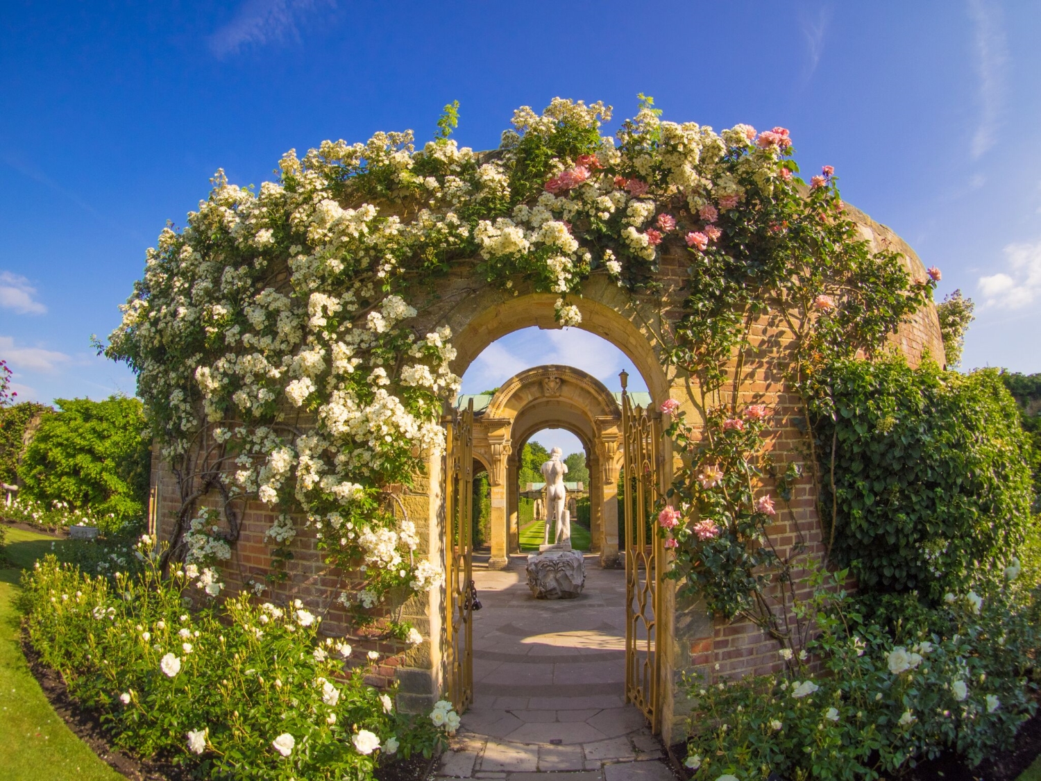 Hever Castle & Gardens, Edenbridge, Kent, TN8 7NG National Garden Scheme